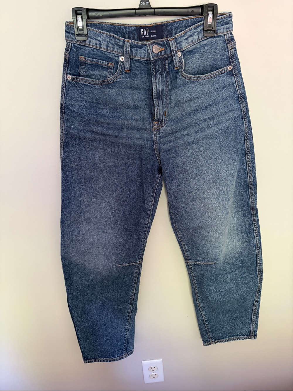 GAP Women’s Barrel Leg Blue Denim Jeans - size 26